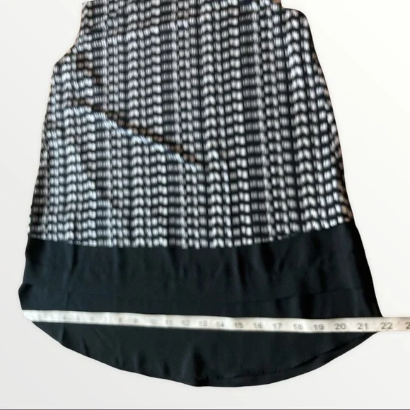 Vince Camuto Women's Black & White Sleeveless Top w/ subtle layers size XS - Picture 8 of 8
